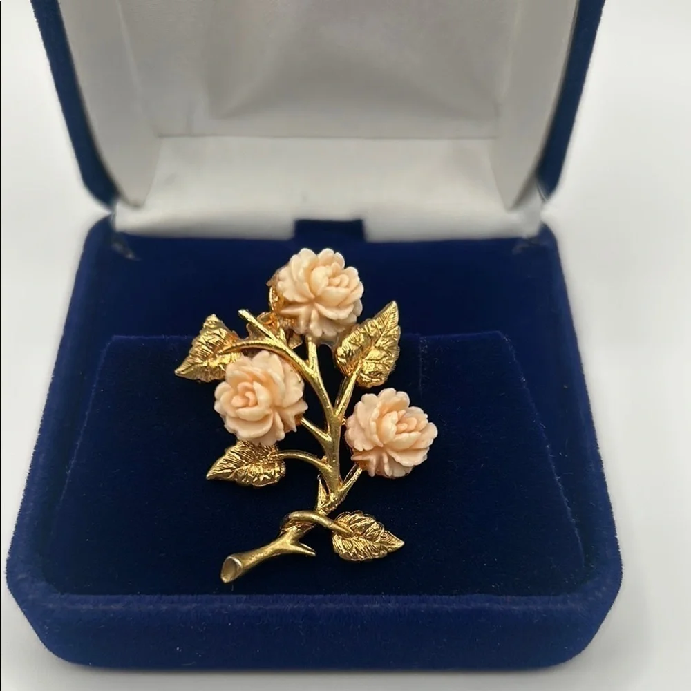Jonnette Designer Vintage Gold and Peach Floral Brooch​